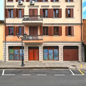 https://hostel-tias.albaniahotels.org